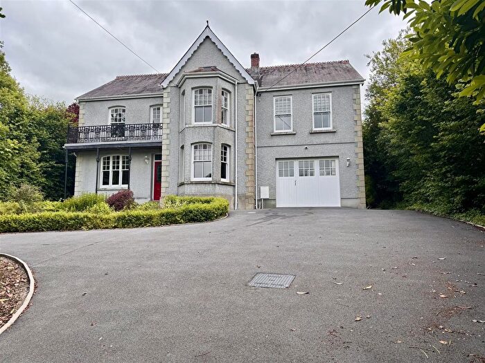 4 Bedroom Detached House For Sale In Cwmamman Road, Glanamman, Ammanford, SA18