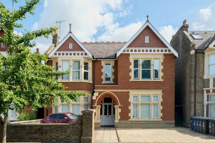 Studio To Rent In Gordon Road, London, W13