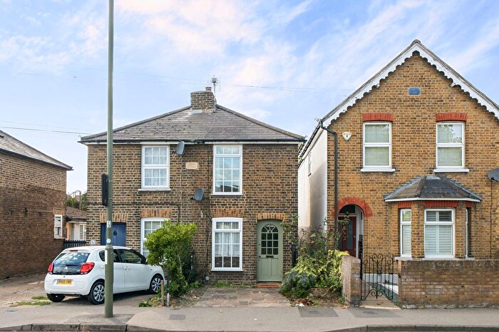 2 Bedroom Semi Detached House For Sale In Vicarage Road, Sunbury-On-Thames, Surrey, TW16