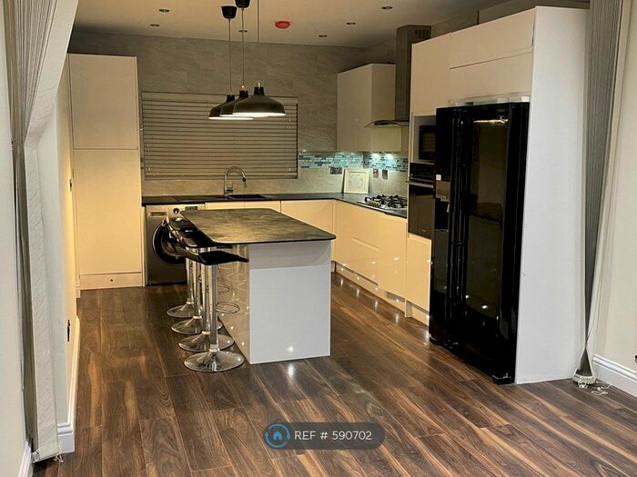 3 Bedroom Bungalow To Rent In Loudoun Avenue, Ilford, IG6