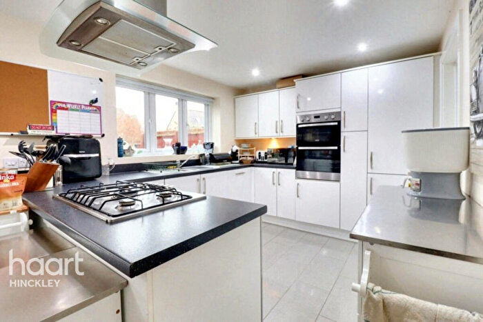 5 Bedroom Detached House For Sale In St Louis Close, Hinckley, LE10