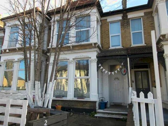 Flat To Rent In Hastings Road, Southend On Sea, SS1