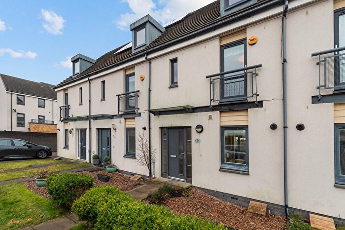 3 Bedroom Terraced House For Sale In Crofton Drive, Renfrew, Renfrewshire, PA4