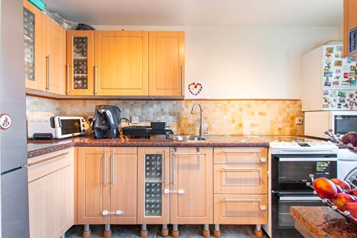 1 Bedroom Flat For Sale In Alliance Close, Wembley, HA0