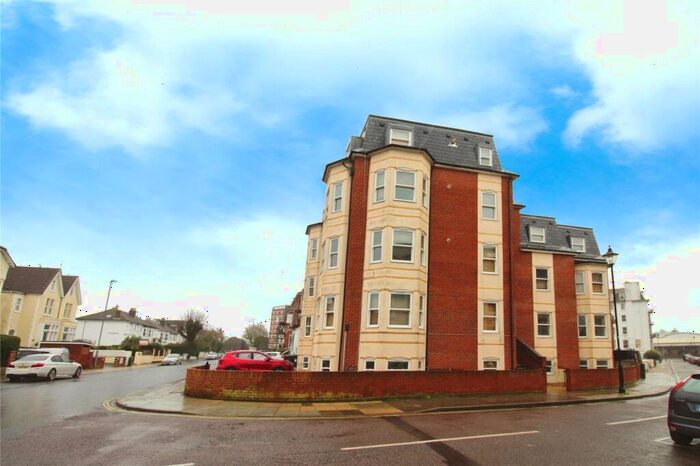 2 Bedroom Flat To Rent In Alhambra Road, Southsea, Hampshire, PO4
