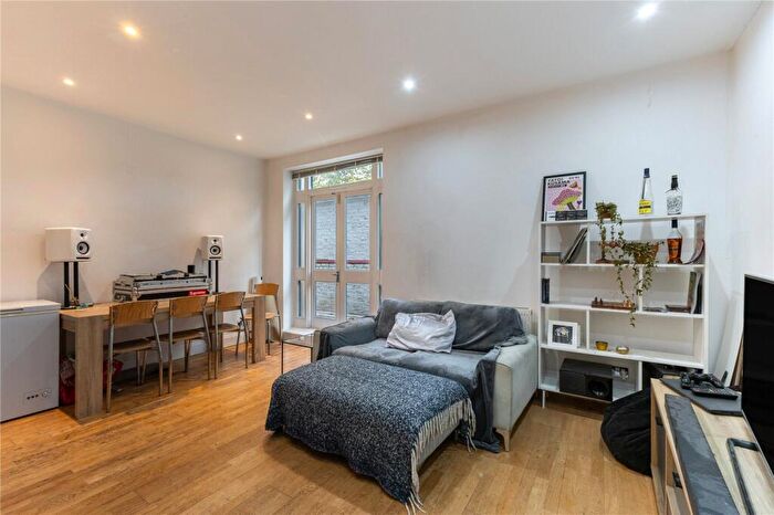 2 Bedroom Apartment For Sale In Lauriston Road, London, E9