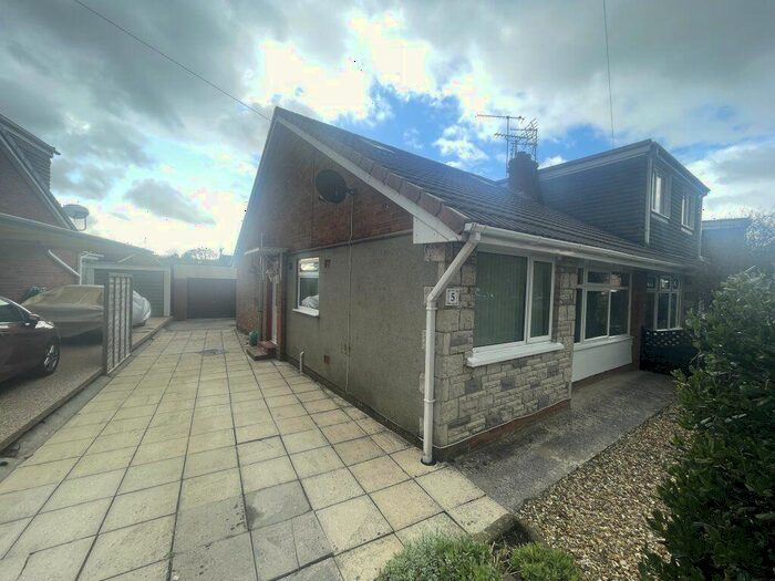 4 Bedroom Bungalow To Rent In Bryn Rhedyn, Pencoed, CF35
