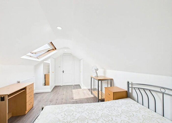 5 Bedroom Flat To Rent In Kilburn High Road, Kilburn, London, NW6