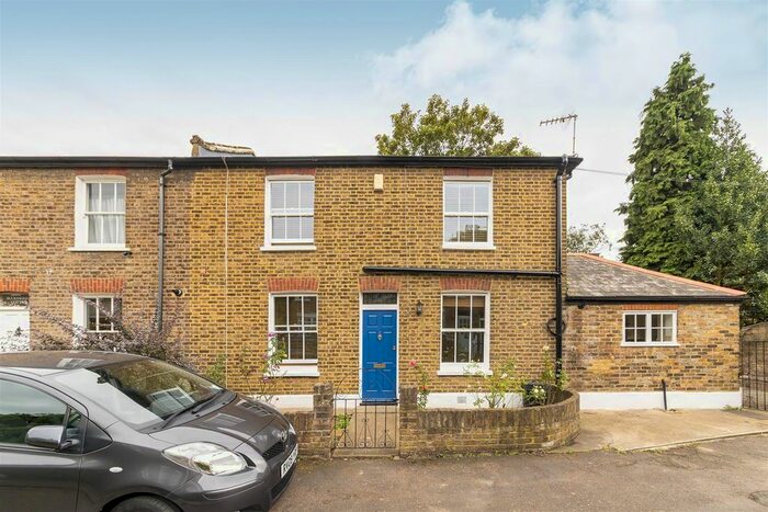 2 Bedroom Cottage To Rent In St Marys Place, Ealing, W5