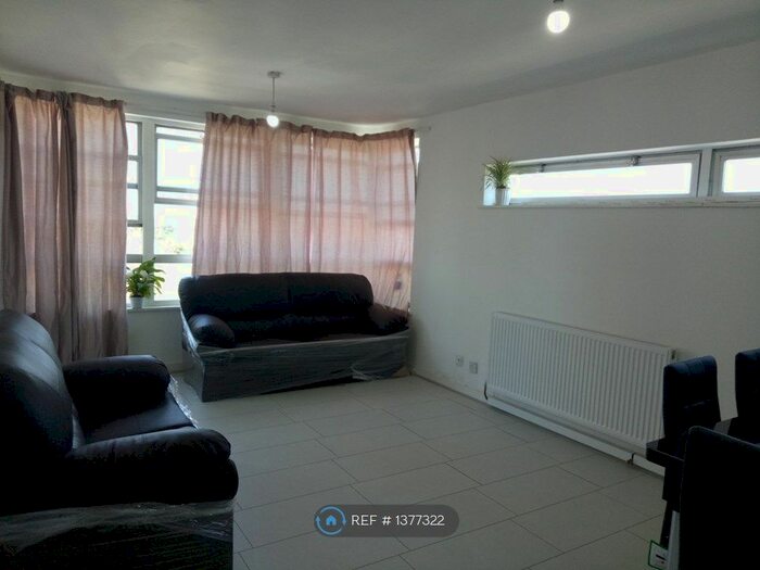 2 Bedroom Flat To Rent In Isobel House, Sunbury-On-Thames, TW16