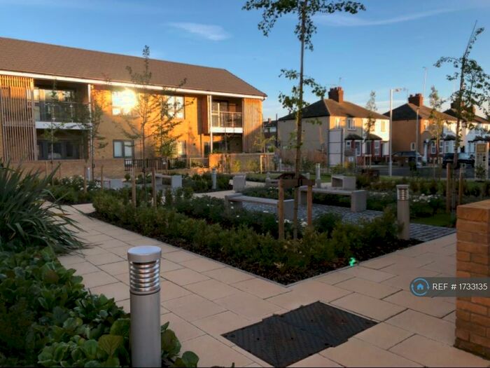 2 Bedroom Flat To Rent In Goldlay Gardens, Chelmsford, Essex, CM2