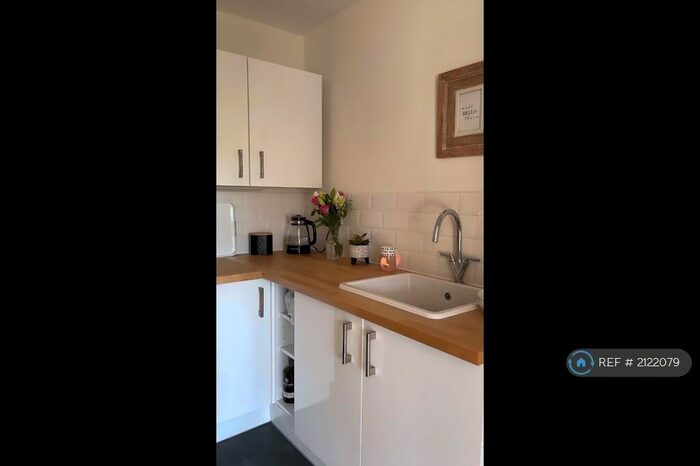 2 Bedroom Flat To Rent In White Dirt Lane, Clanfield, Waterlooville, PO8