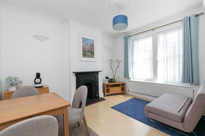 1 Bedroom Flat For Sale In Daventry Street, London, NW1