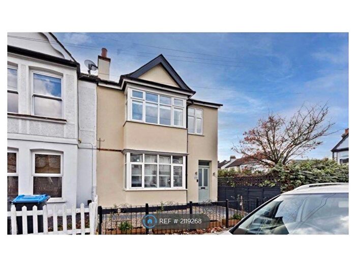 2 Bedroom Flat To Rent In Clarendon Road, London, SW19