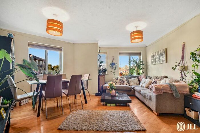 2 Bedroom Flat To Rent In Myddleton Avenue, London, N4