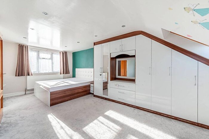 5 Bedroom Semi-Detached House To Rent In The Heights, Northolt, UB5