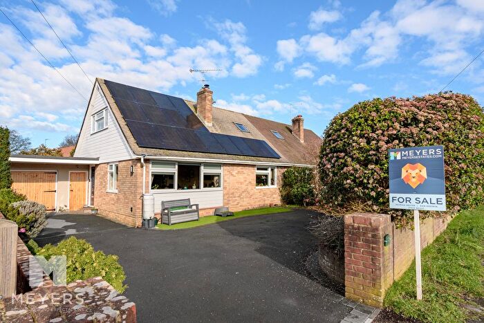 3 Bedroom Chalet For Sale In Orchard Close, Ringwood, BH24