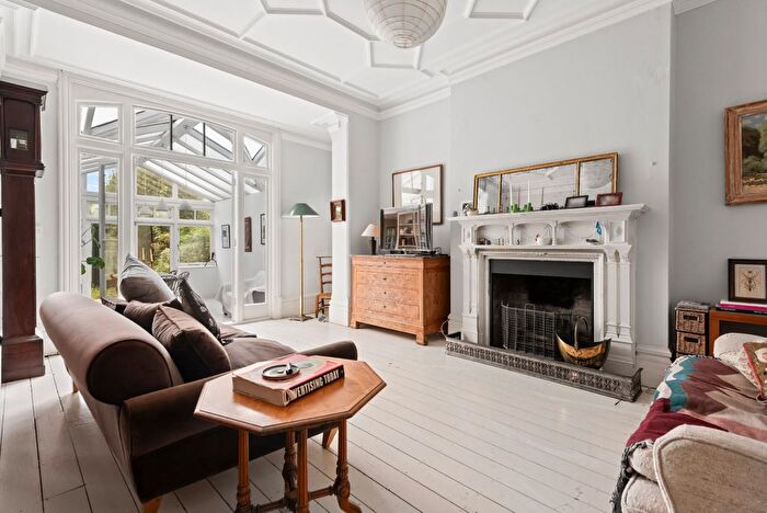 4 Bedroom Flat For Sale In Ravenslea Road, London, SW12