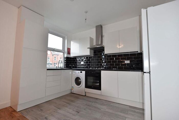 2 Bedroom Flat To Rent In Kelso Road, LS2