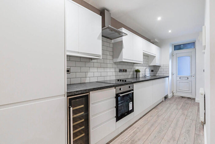 4 Bedroom Flat To Rent In Woodsley Rd, Leeds, LS2