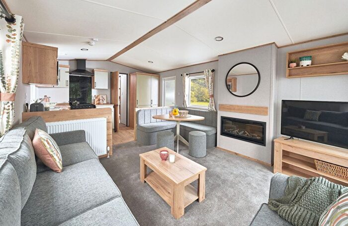 2 Bedroom Mobile/park Home For Sale In Llanmadoc, Swansea, SA3