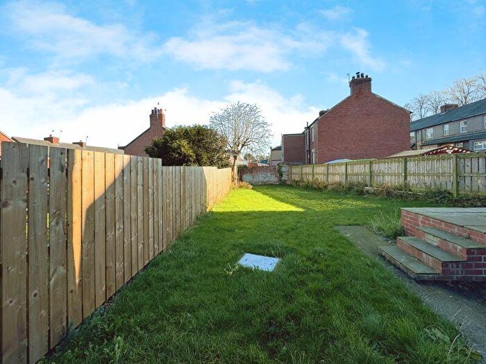 3 Bedroom Semi-Detached House For Sale In Lime Grove, Ryton, NE40