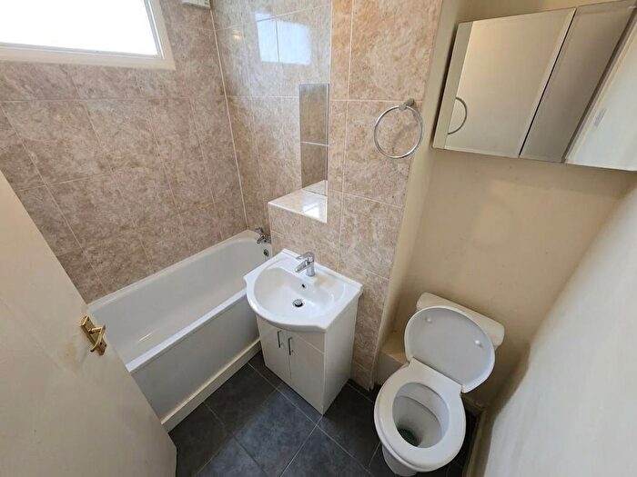 2 Bedroom Flat For Sale In Gurney Close, Barking, IG11