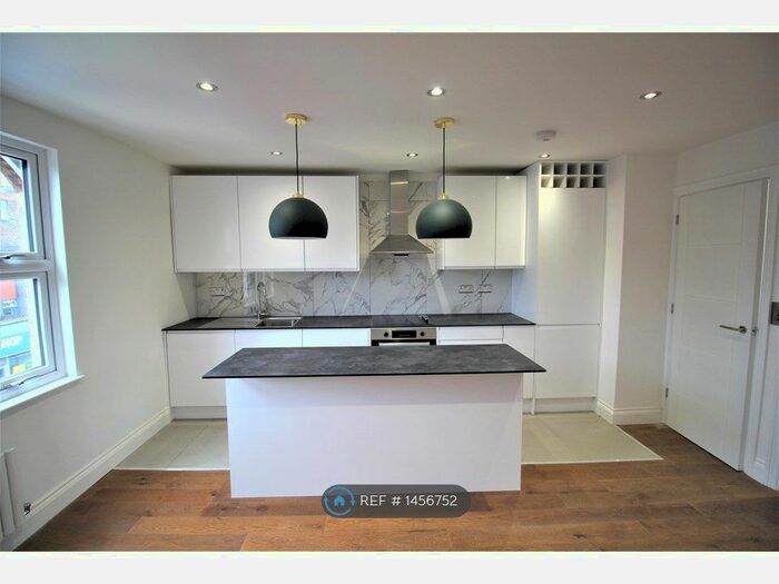 1 Bedroom Flat To Rent In Old Woolwich Road, London, SE10