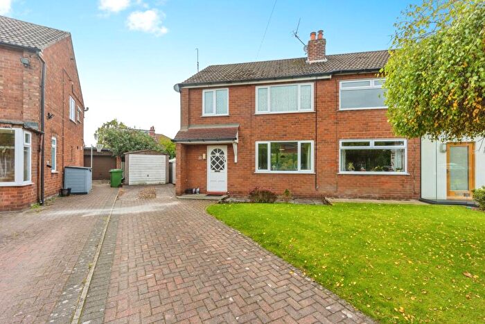 3 Bedroom Semi Detached House For Sale In Daisyhill Close, Sale, Greater Manchester, M33