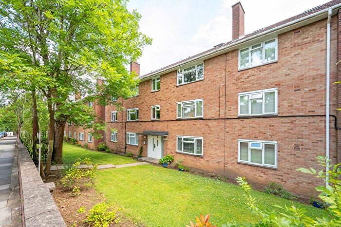 3 Bedroom Flat To Rent In Queens Walk, Ealing, London, W5