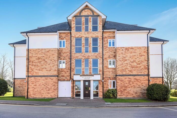 2 Bedroom Flat To Rent In St James Court, Park View Close, St Albans, AL1