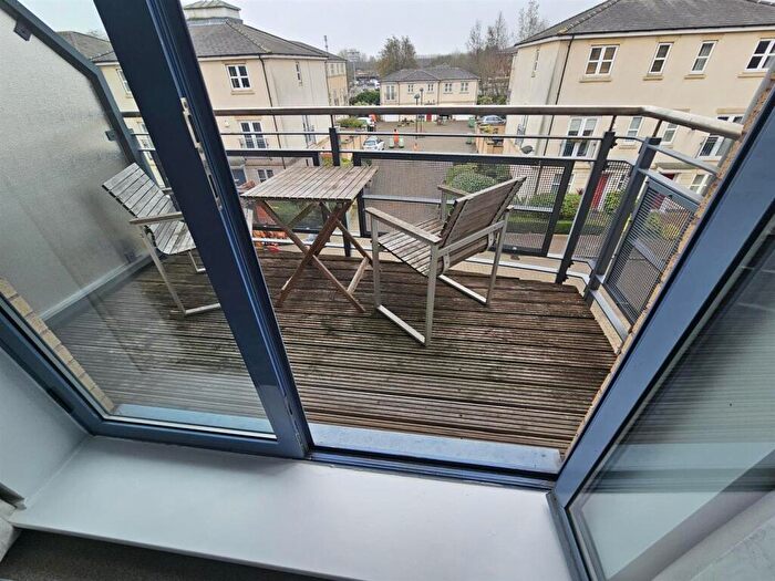 2 Bedroom Flat To Rent In Admiral House, The Quays, Castle Quay Close, Nottingham, NG7