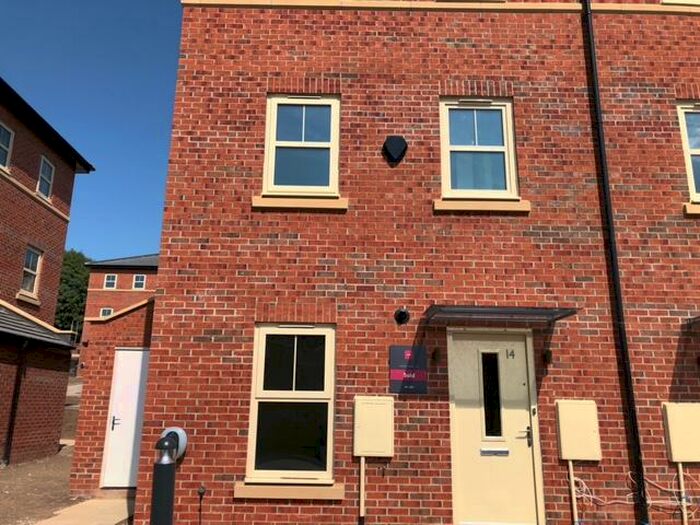 2 Bedroom Town House To Rent In Barden Lane, Leeds, West Yorkshire, LS14