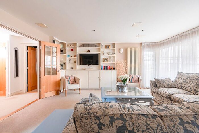 2 Bedroom Flat For Sale In Lime Kiln Road, Harbourside, BS8