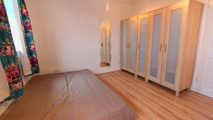 Studio To Rent In Chase Road, London, N14