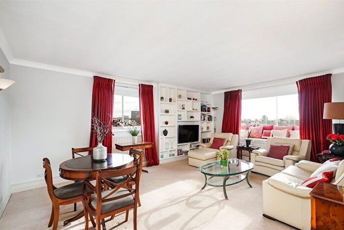 3 Bedroom Flat To Rent In Kinnerton Street, Belgravia, London, SW1X