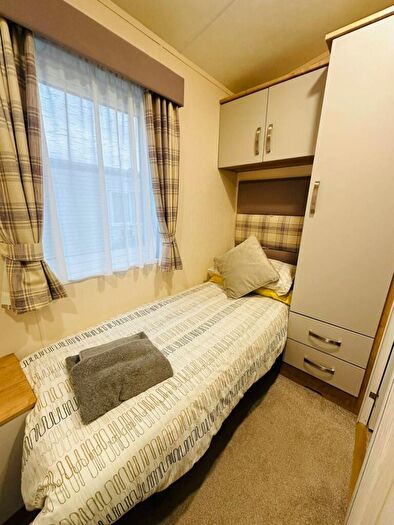 2 Bedroom Caravan For Sale In Perowne Way, Sandown, PO36