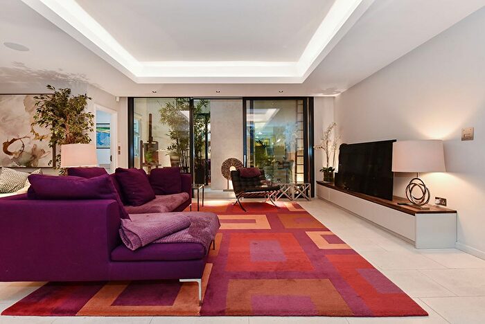 2 Bedroom Mews To Rent In Elvaston Mews, London, SW7