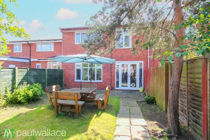 3 Bedroom Terraced House For Sale In Abbotts Drive, Waltham Abbey, EN9