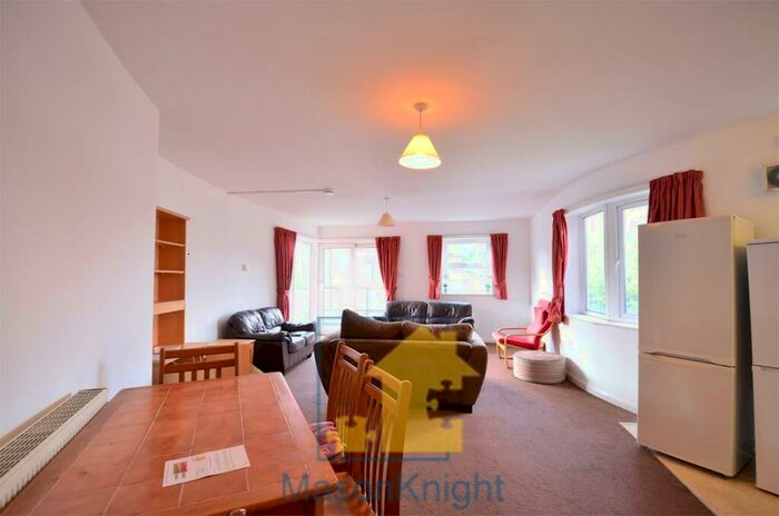 4 Bedroom Flat To Rent In Stephen Rd, Selly Oak. Mins Walk To University Of Birmingham Campus, B29