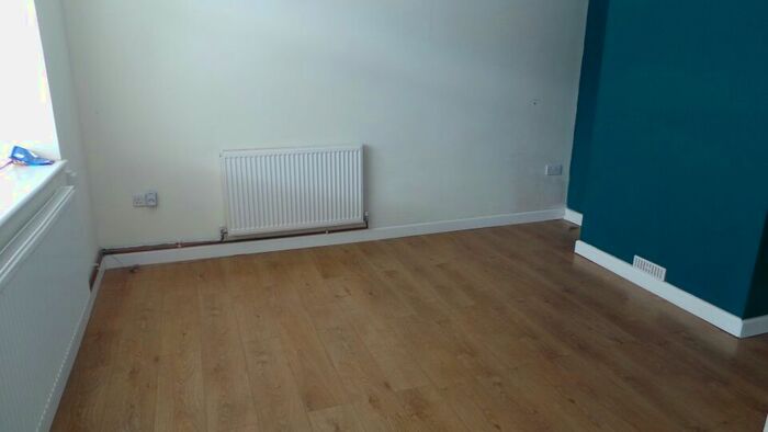 3 Bedroom Semi-Detached House To Rent In Bovey Way, South Ockendon, RM15