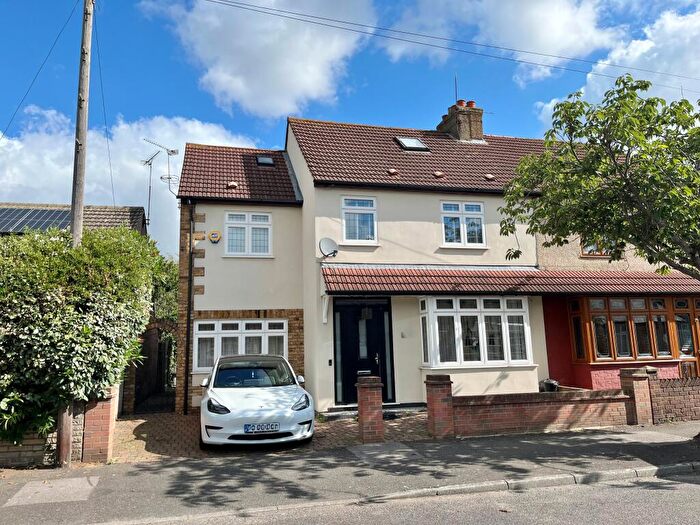 5 Bedroom Semi-Detached House For Sale In Birkbeck Road, Romford, RM7