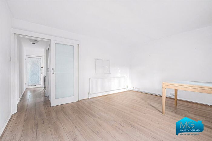 1 Bedroom Apartment To Rent In Chestnut Row, Nether Street, Finchley, N3