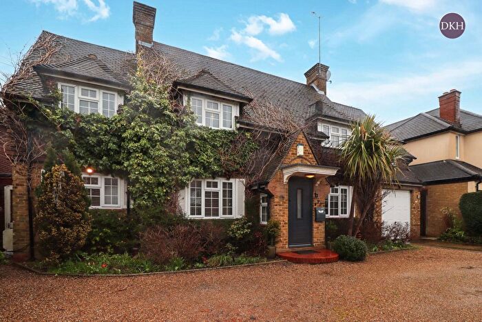 5 Bedroom Detached House For Sale In Devereux Drive, Cassiobury, Hertfordshire, WD17