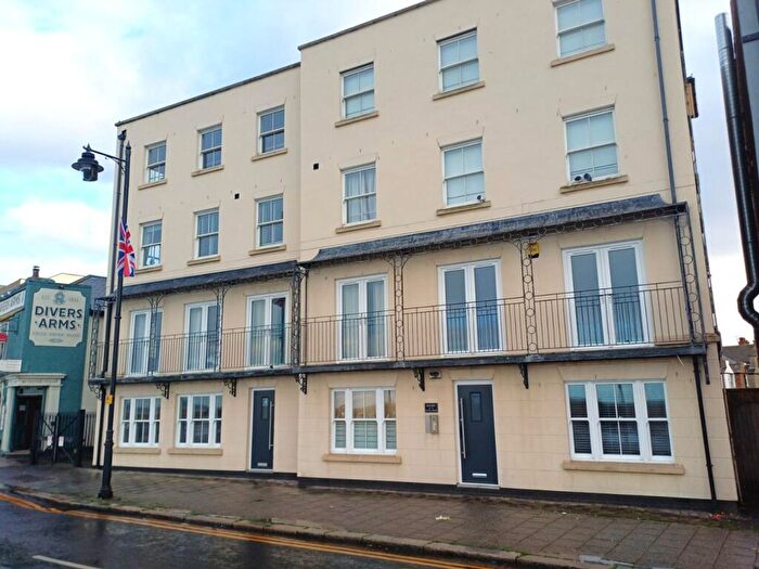 2 Bedroom Flat To Rent In Central Parade, Herne Bay, Kent, CT6