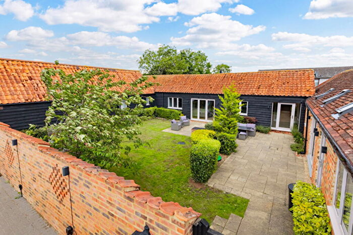 4 Bedroom Barn Conversion For Sale In Dillocks Lane, Wootton, Bedford, MK43