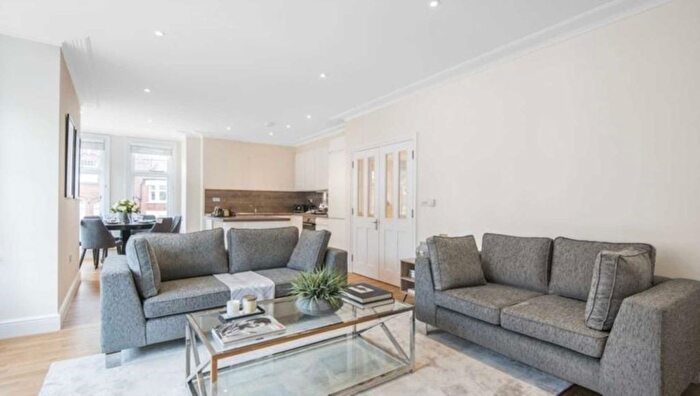 3 Bedroom Flat To Rent In Hamlet Gardens, Hammersmith, W6