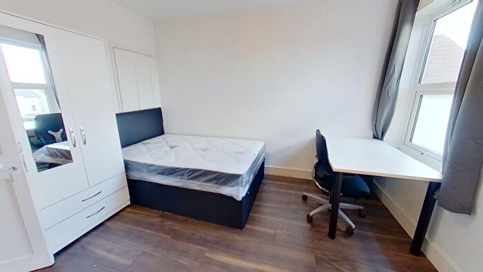 3 Bedroom Terraced House To Rent In Ludlow Road, Guildford, GU2