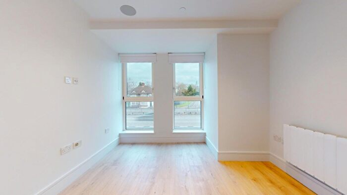 1 Bedroom Flat To Rent In Beverley Way, New Malden, SW20