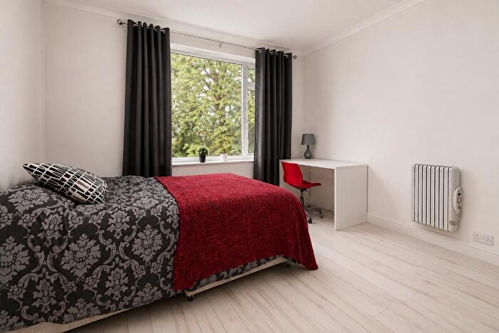 3 Bedroom Flat To Rent In Fairfield Court, Victoria Park, Manchester, M14